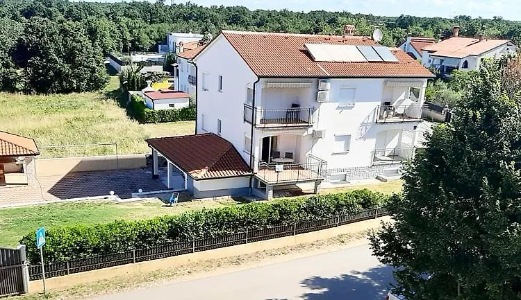 Guesthouse Pejo بوريتش 3*,
